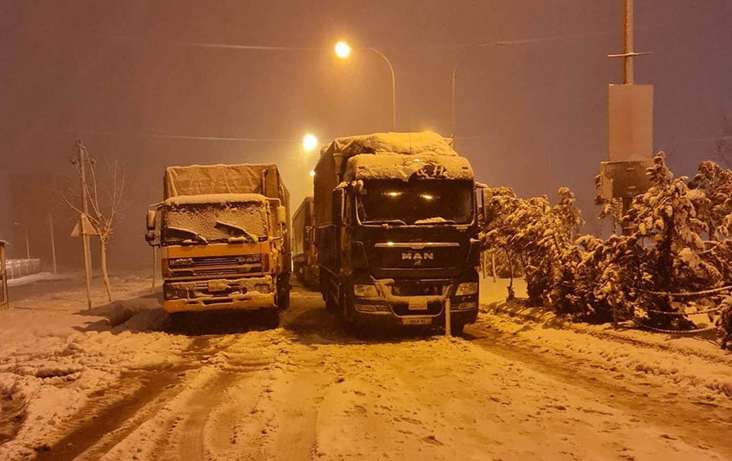 لە ملەکەوەی پێنجوێن بەهۆی بارینی تەرزەوە ئاستەنگی بۆ هاتووچۆ دروستبووە