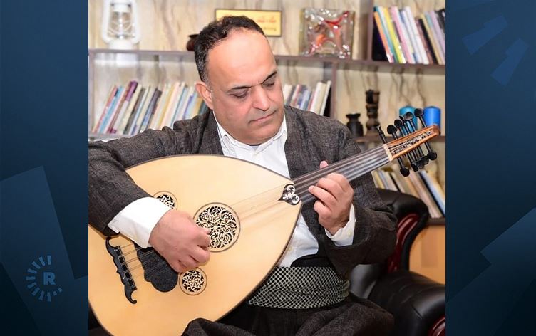 ئاراس کۆیی پارچە میوزیکێک پێشکێش بە رووحی قوربانییانی بوومەلەرزە دەکات