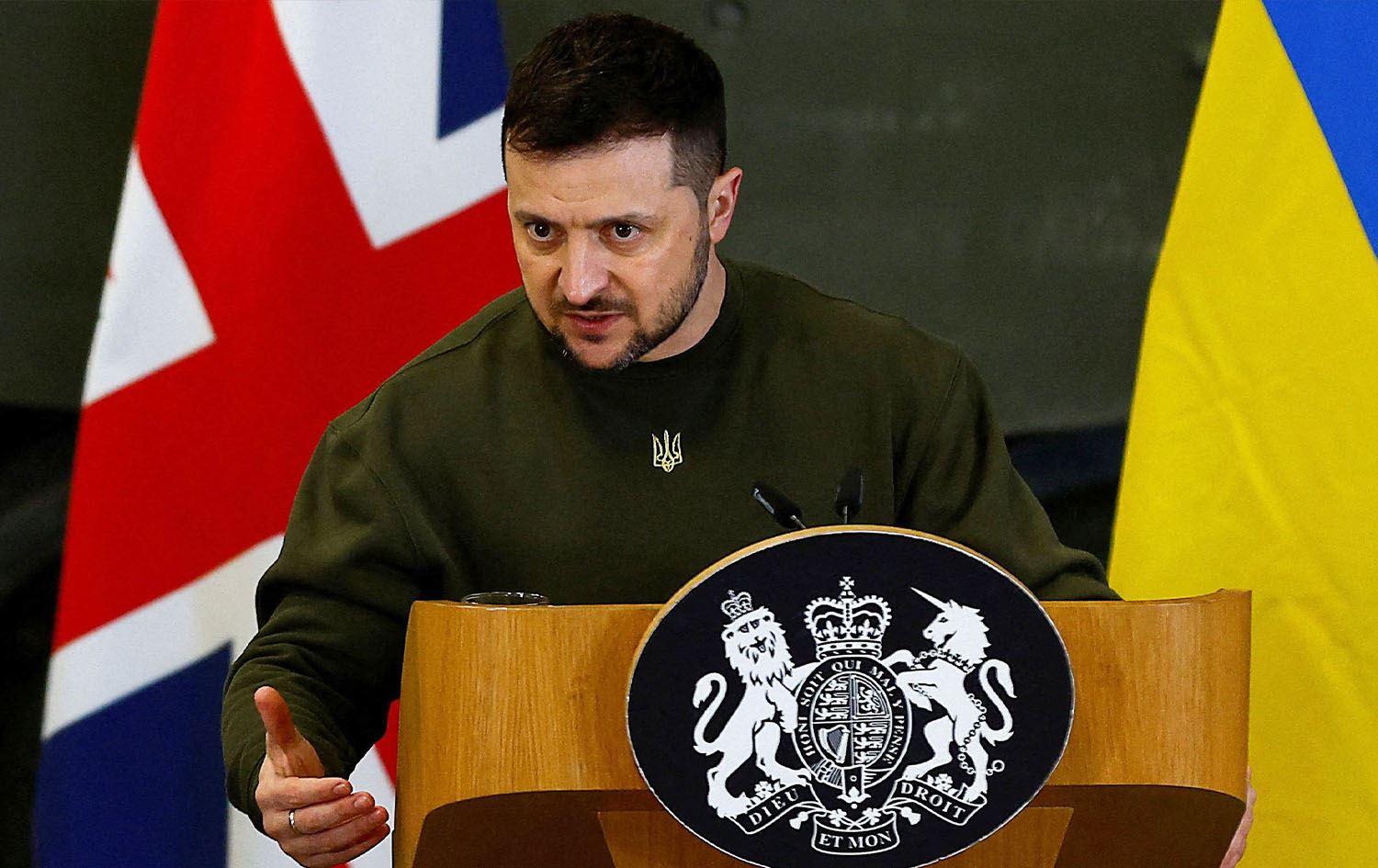 زیلینسکی داوای فڕۆکەی جەنگی لە بەریتانیا دەکات