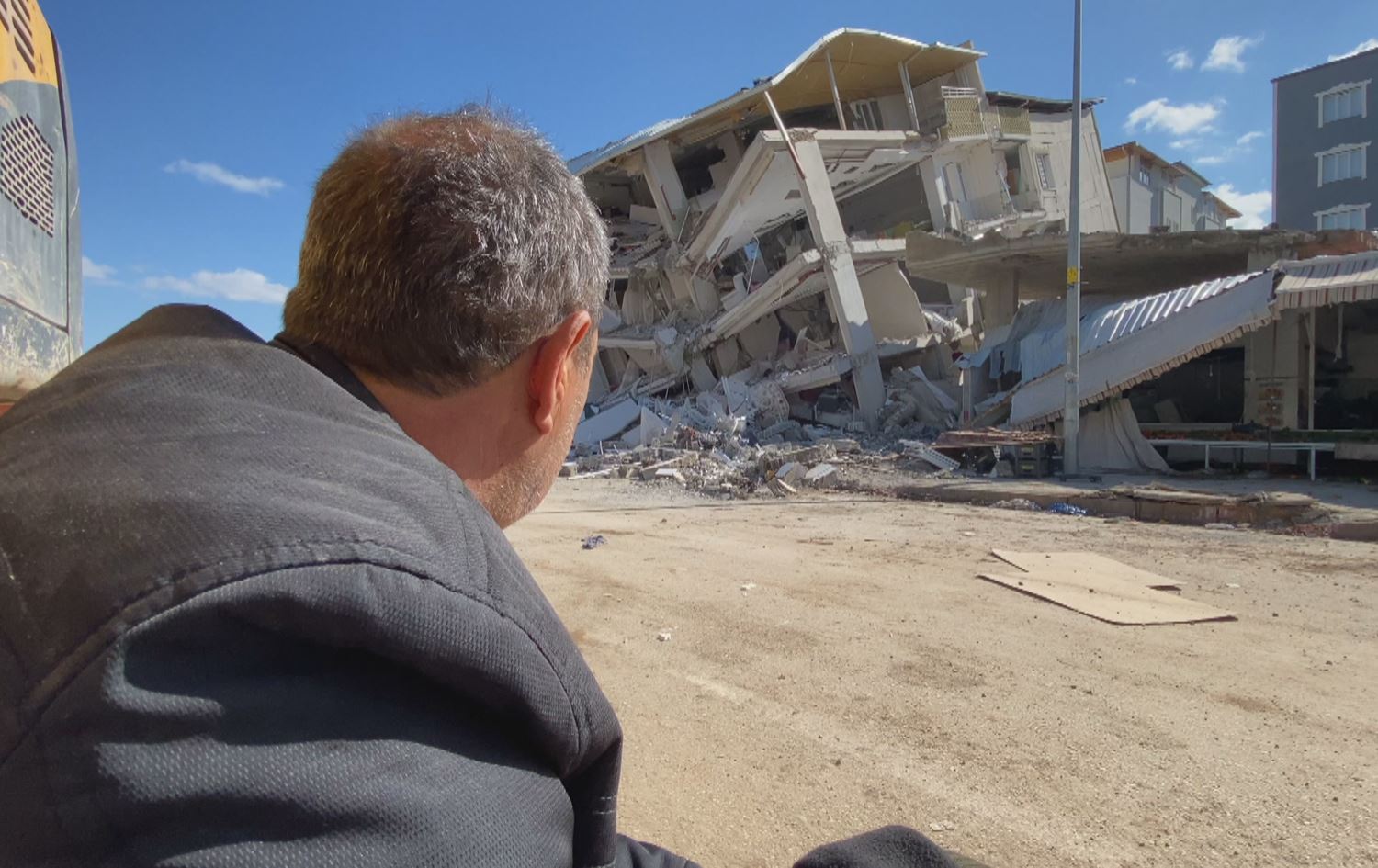 Families in Islahiye pray for good news as loved ones remain under rubble