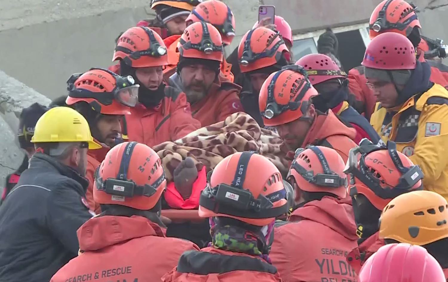 Li Mereşê jineke ciwan piştî 99 demjimêran hat rizgarkirin