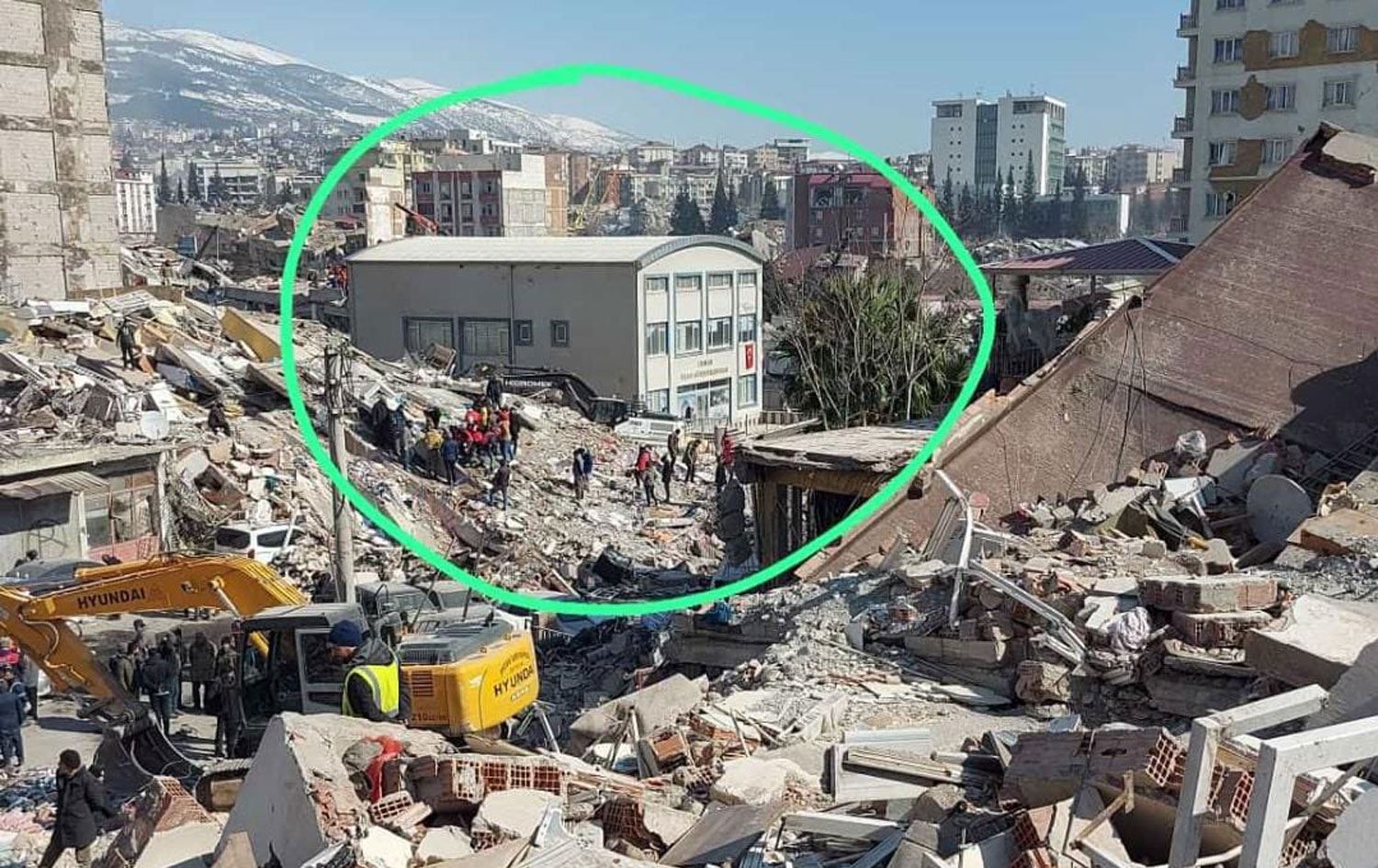 Deprem tüm binaları yıktı, İnşaat Mühendisleri Odası binası dimdik ayakta kaldı