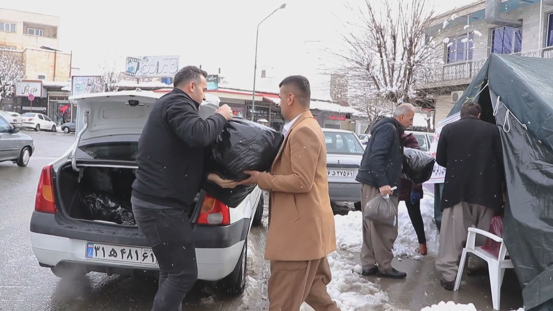چالاکڤان و خێرخوازانی بانە هاوکاری بۆ بوومەلەرزەلێدراوانی خۆی کۆدەکەنەوە