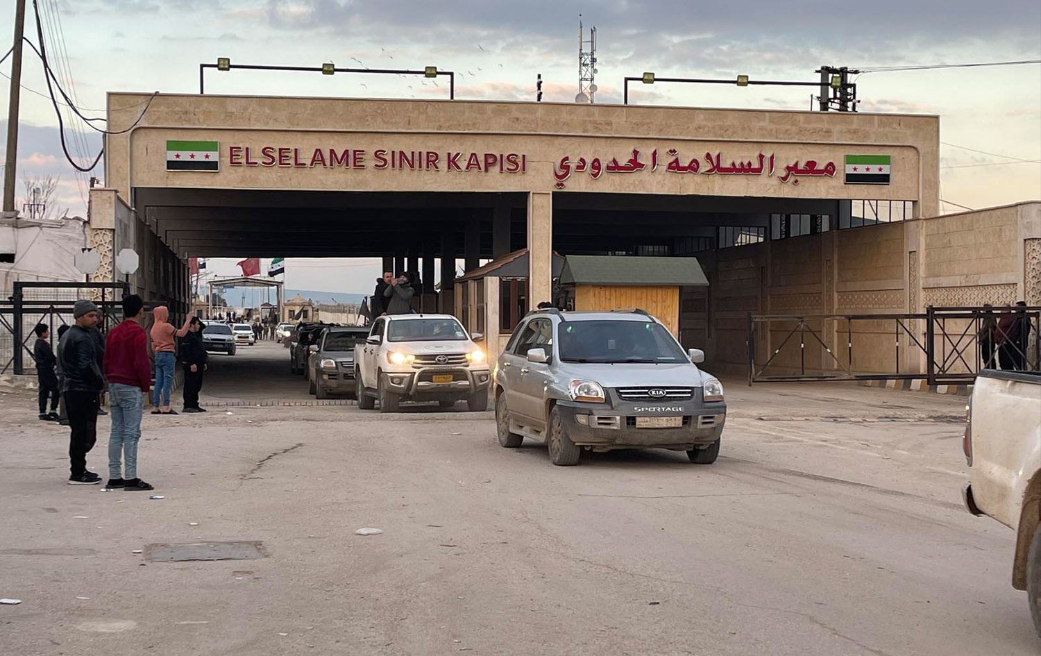 بەڕێوەبەری دەروازەی سنووریی بابلهەوا بۆ رووداو: یارمەتییەکانی هەرێمی کوردستان دەدرێنە خەڵکی جندرێس