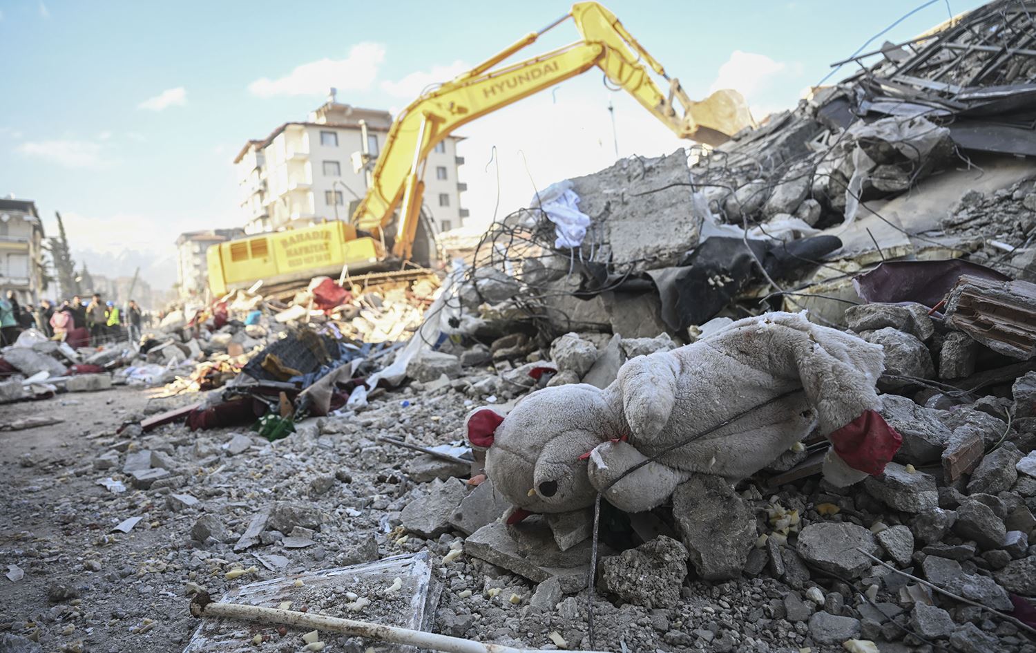 Osmaniye: 4 kes bi tohmeta di çêkirina avahiyan de sextekarî kirine hatin desteserkirin