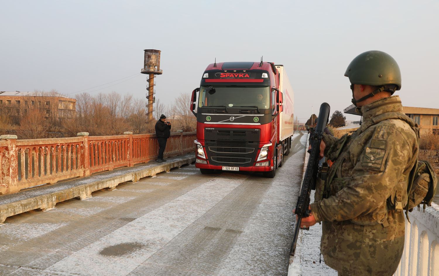 35 YIL SONRA İLK: Ermenistan-Türkiye sınır kapısı açıldı