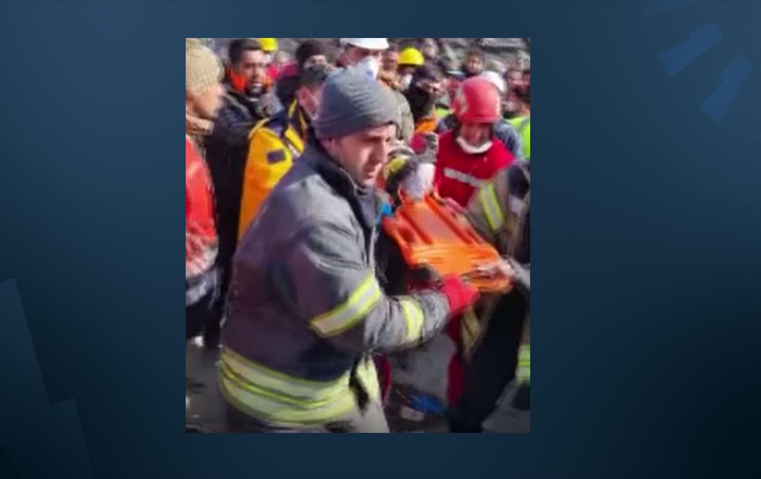 VİDEO- 2 aylık bir bebek 128 saat sonra enkazdan kurtarıldı