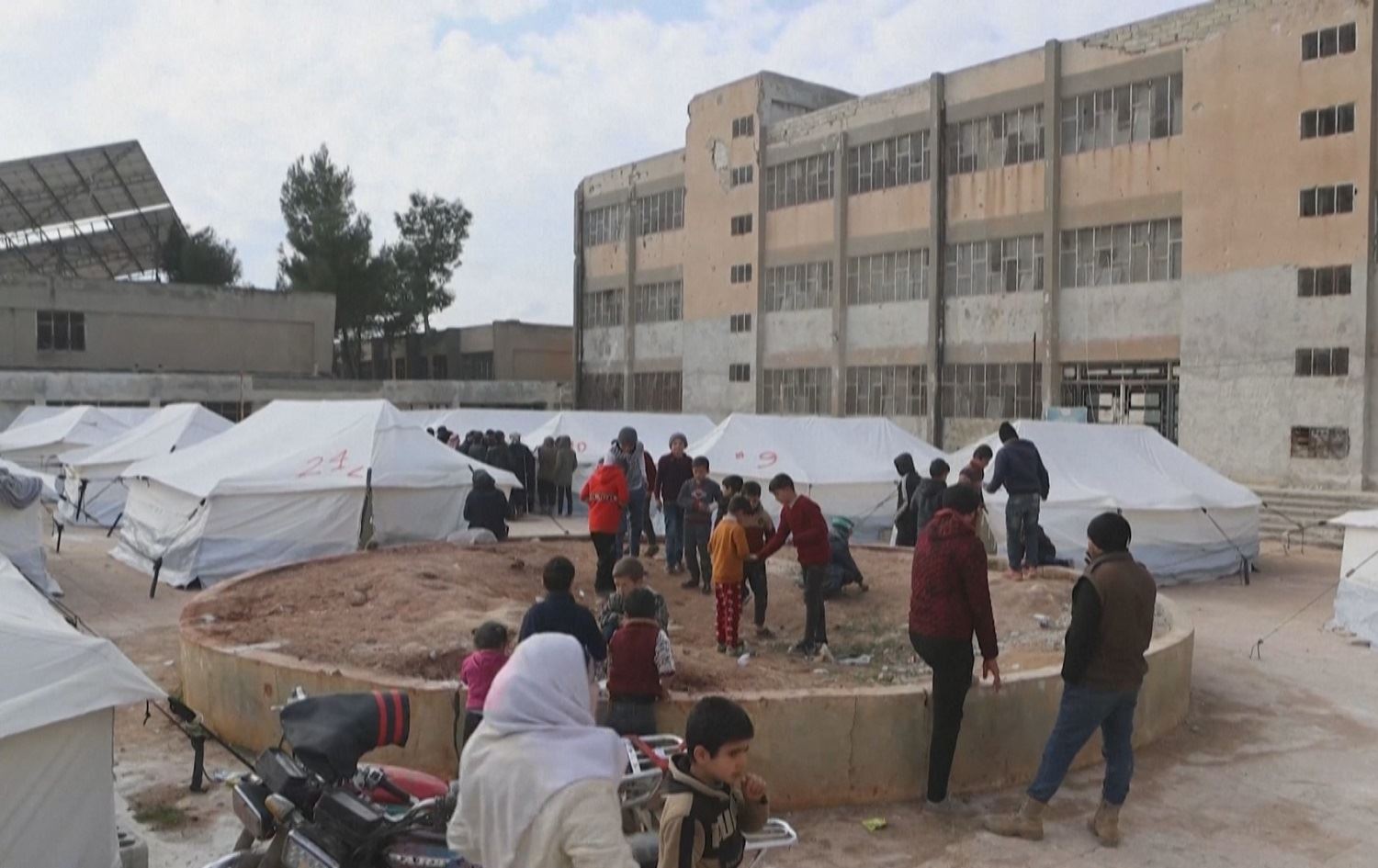 Li Helebê bi sedan malbat li nav park û cadeyan dimînin