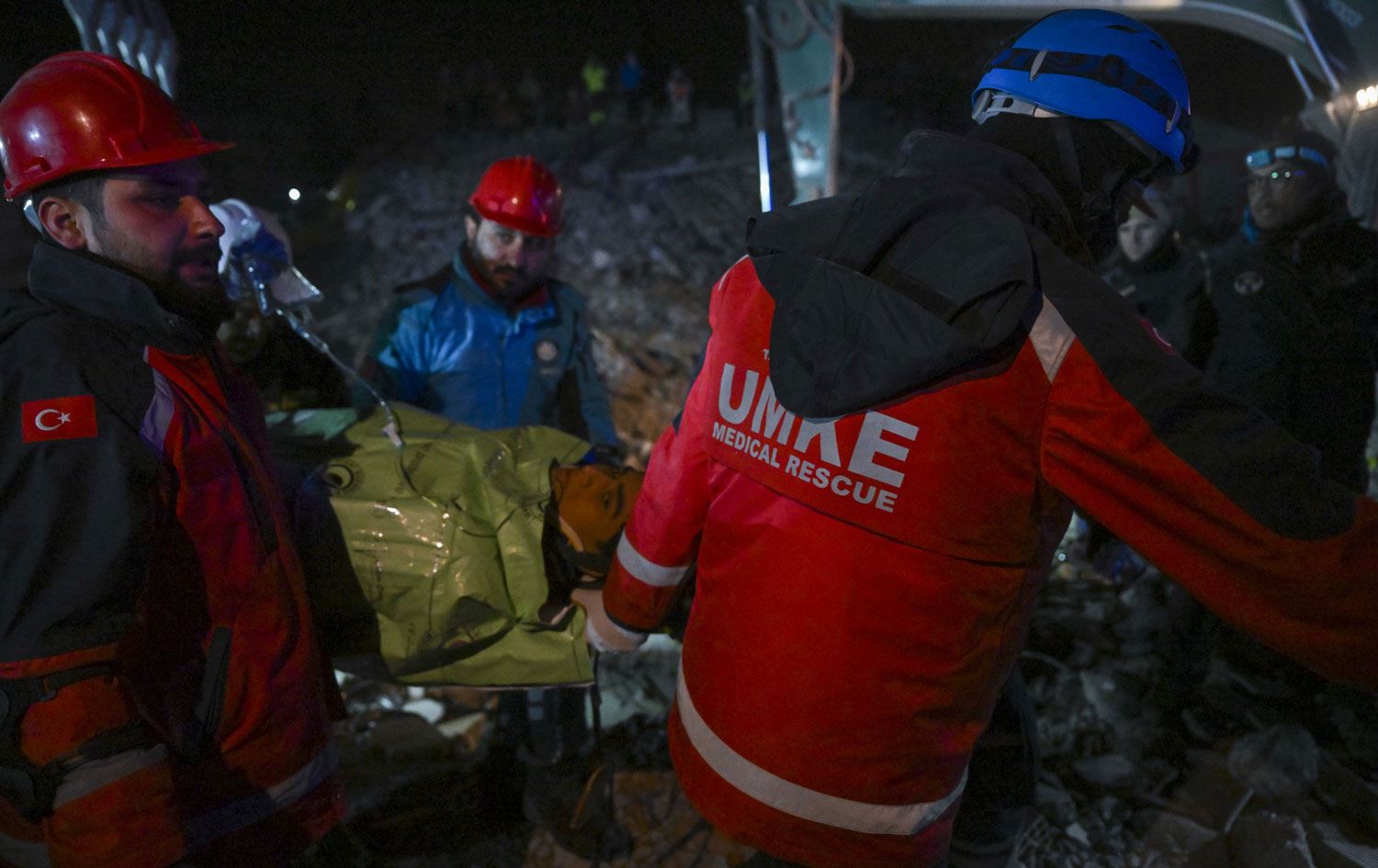 Maraş'ta enkaz altında kalan anne, baba ve oğul, 138. saatte kurtarıldı