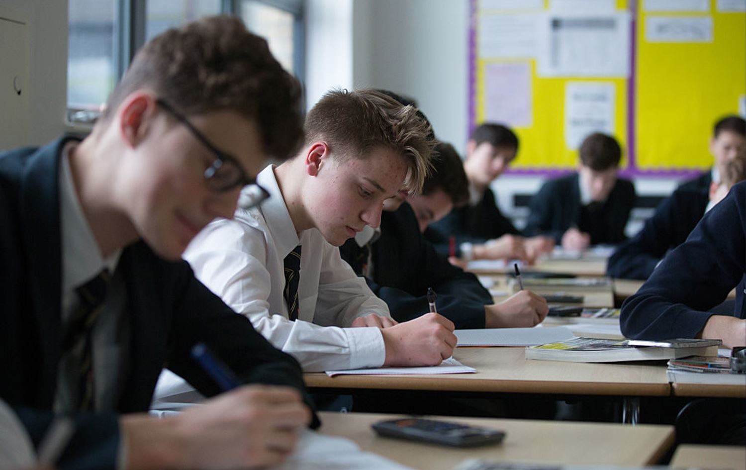 توێژینەوەیەک: 41٪ـی قوتابییانی بەریتانی لە قۆناخی ناوەندیدا نووسینی ئینگلیزییان باش نییە