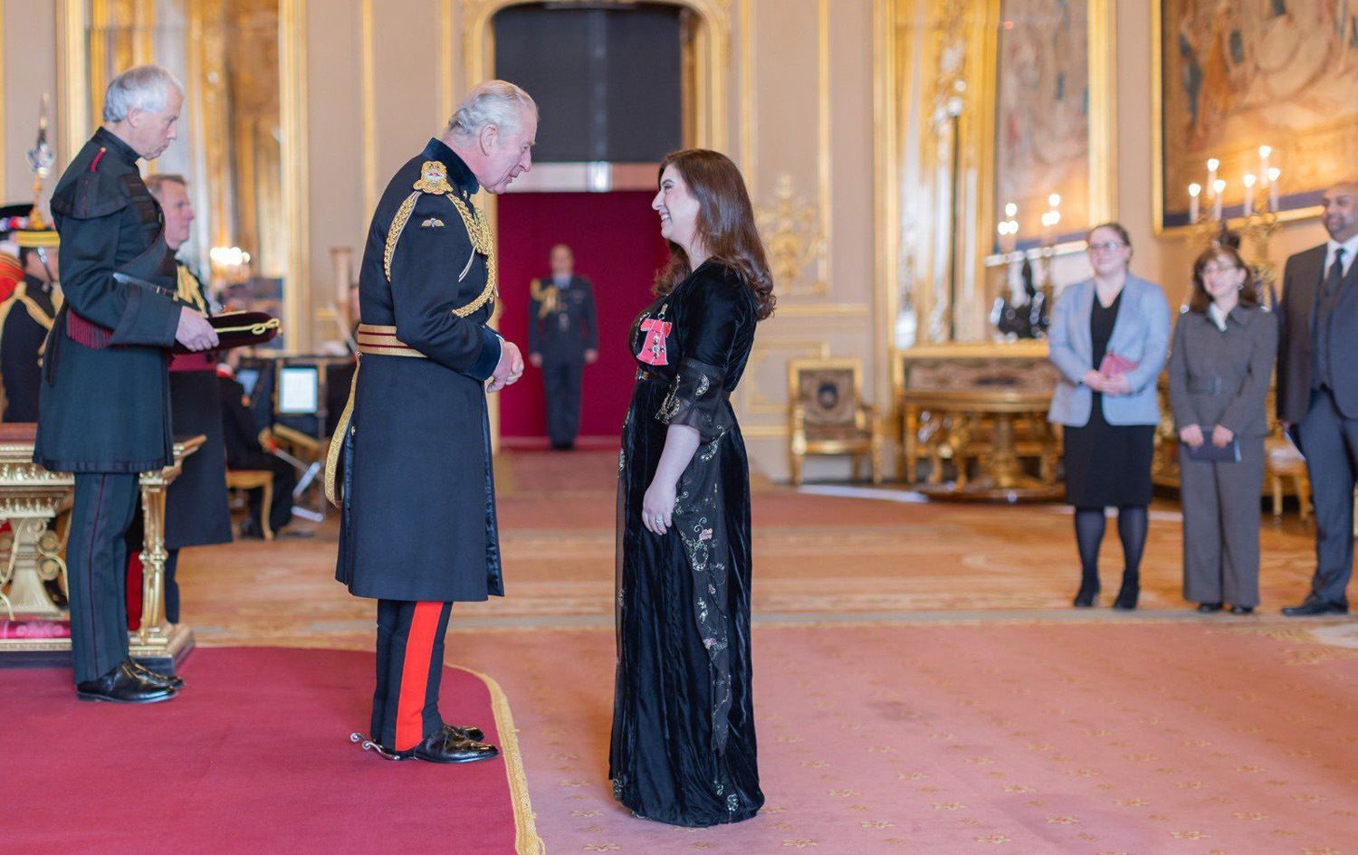 Jineke Kurd ji aliyê Şahê Brîtanyayê ve madalyaya rûmetê wergirt