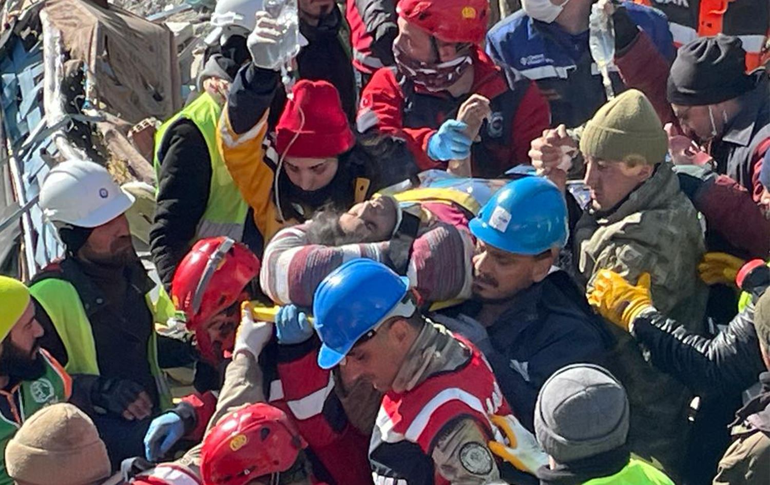 Li Semsûrê piştî 152 demjimêran du xwişk hatin rizgarkirin