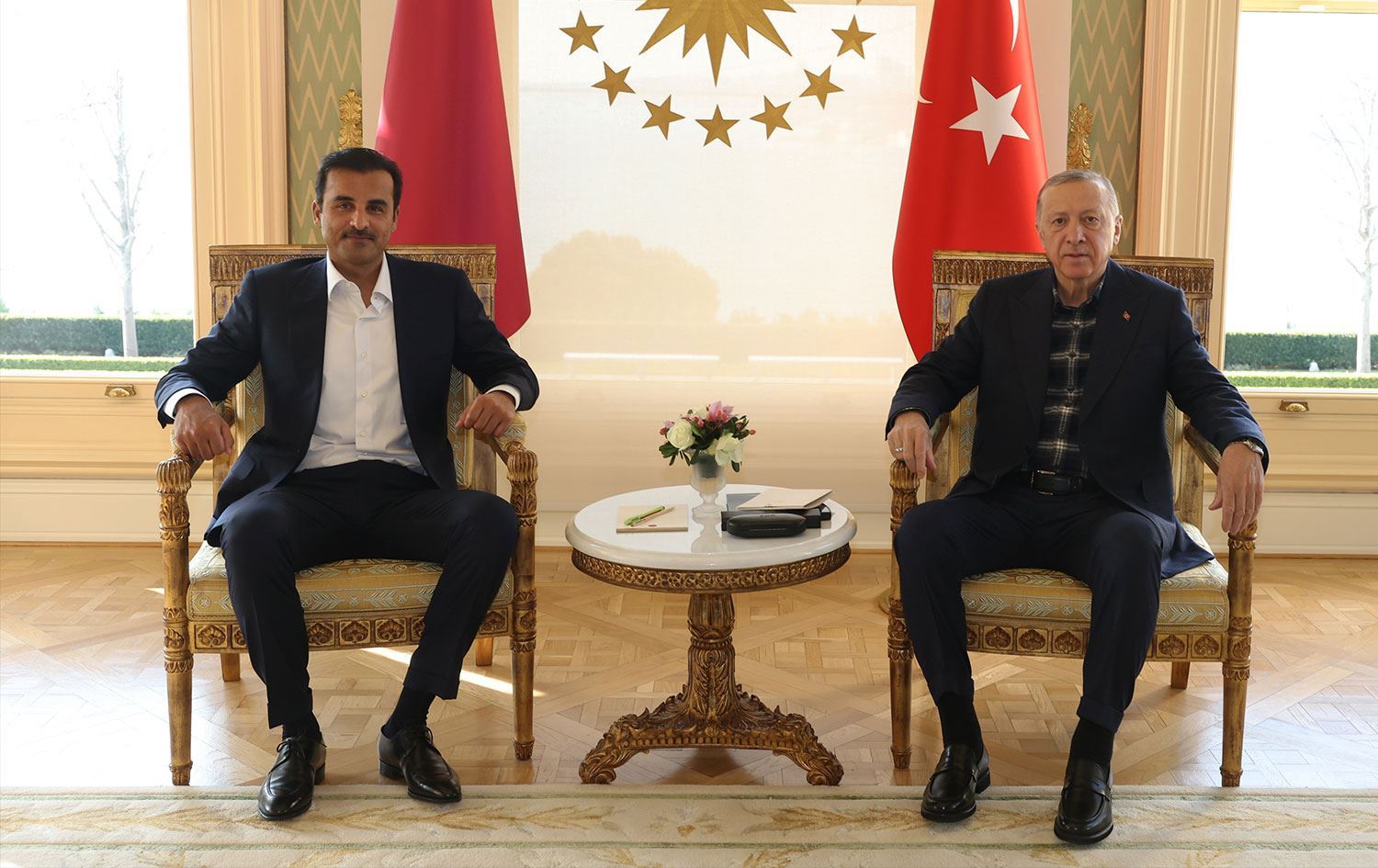 Mîrê Qeterê yekem serkirde ye ku piştî erdhejê serdana Tirkiyê kir