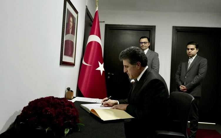 Nêçîrvan Barzanî beşdarî di taziya qurbaniyên erdheja 6ê Sibatê de kir