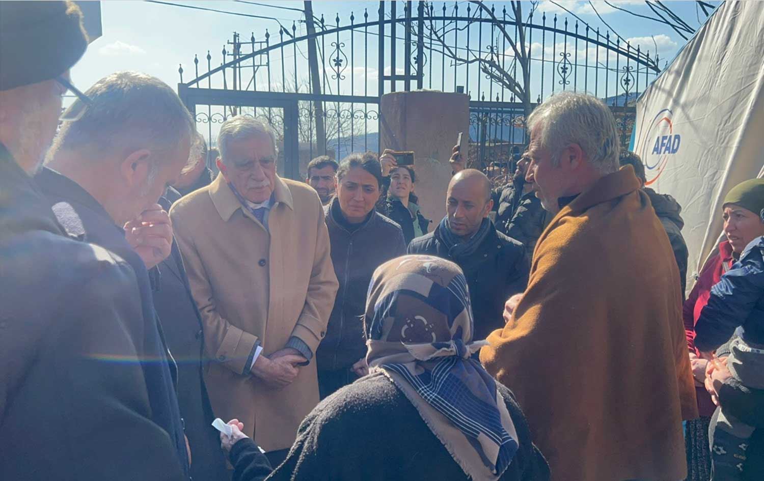 Kürt siyasetçi Ahmet Türk depremde 17 yakınını kaybetti