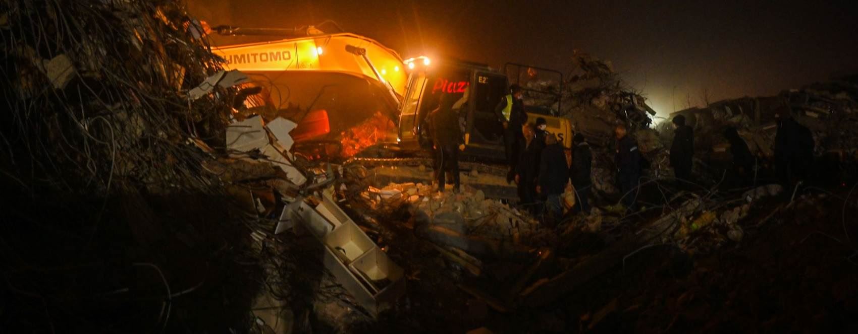 Bi Wêneyan – Li Mereşê xebatên rizgarkirinê û kesên li hêviya xebereke xêrê ji binê kavilan