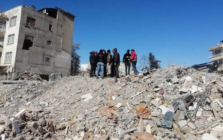 Semsûr - Ji bin kavilên avahiyekê cebilxane derket