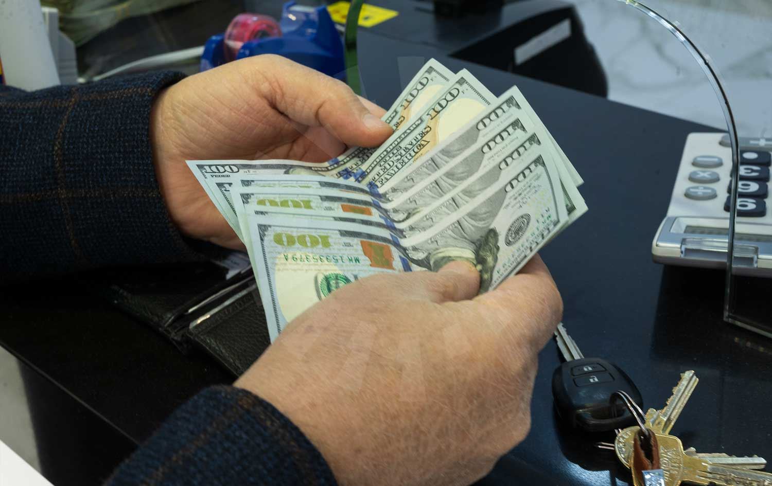 گەشتیار لە کاتی سەردانکردنی ئێران، لوبنان و سووریا دۆلاری بە 132 هەزار دینار پێ نافرۆشرێت