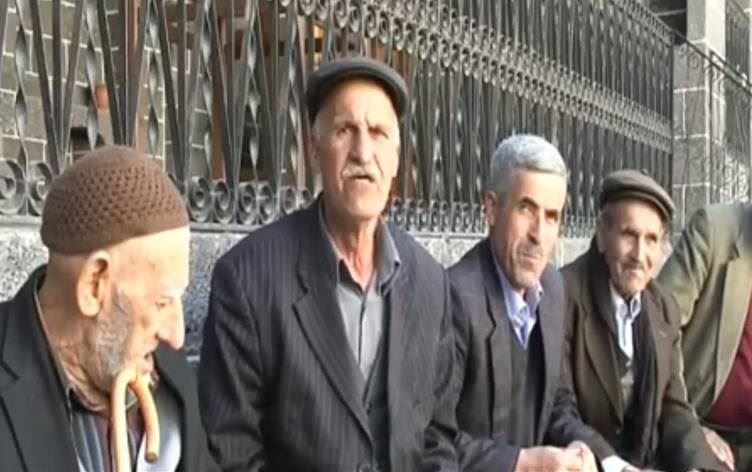 AMED - Dengbêj Mihemedê Nenyasî û malbata wî 8 roj in di bin kavilan de ne