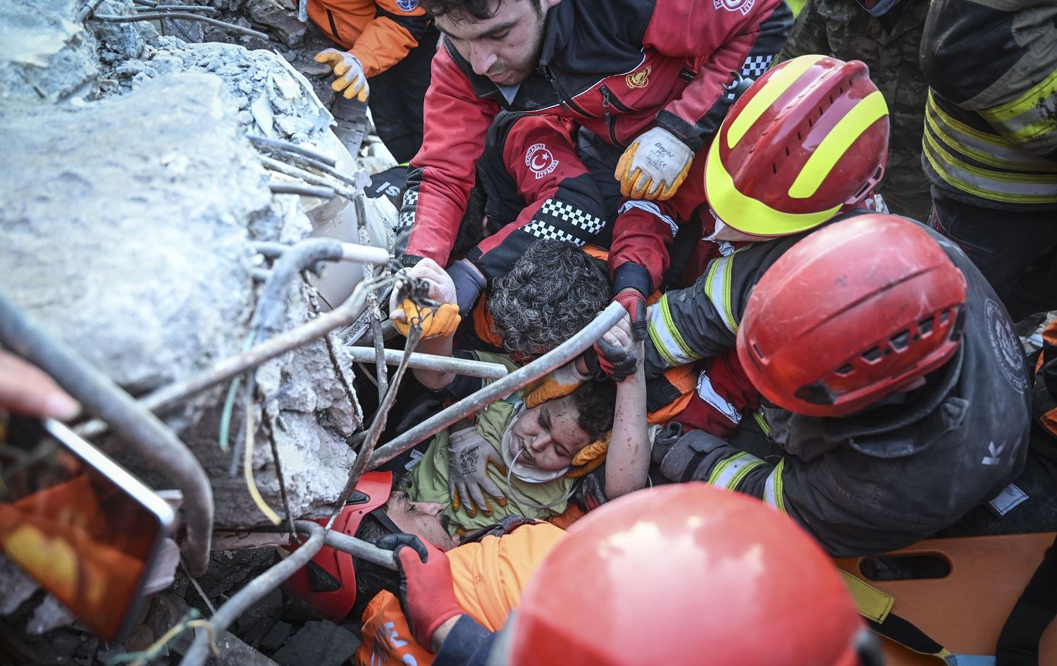 Li Antakyayê 182 saet piştî erdhejê zarokek 12 salî hat rizgarkirin