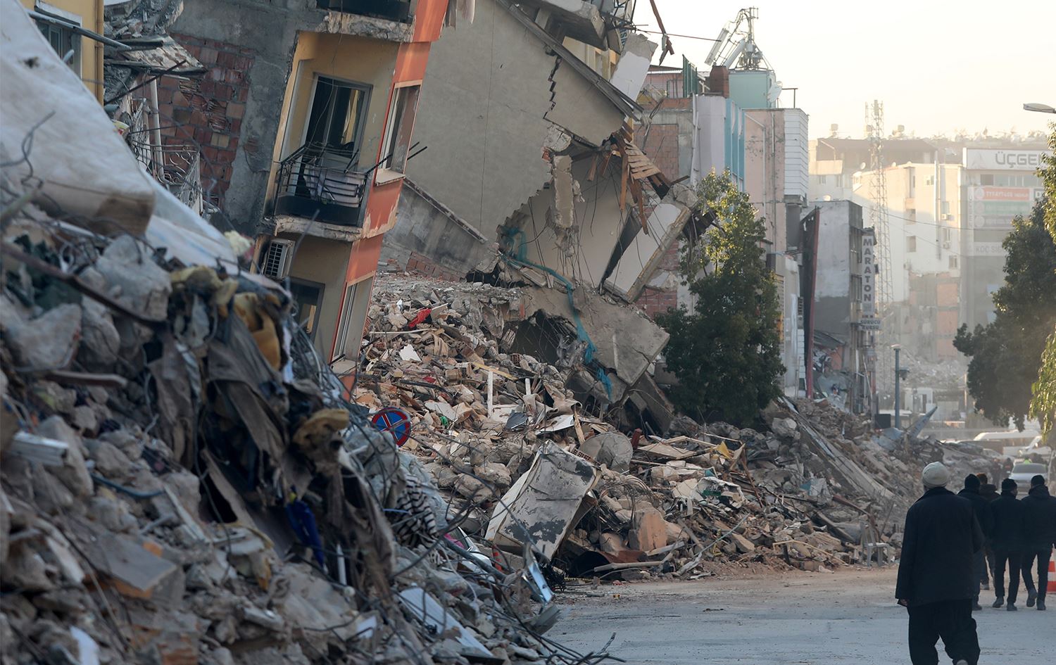 Li Rihayê 4 kes bi tohmeta ku di çêkirina xaniyan de xemsarî kirine hatin girtin