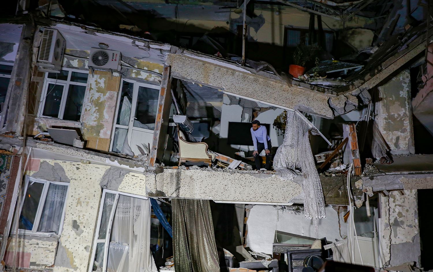 Selma Aslan: Li Semsûrê malbatek tenê 2 rojan di mala xwe de man û xanî herifî