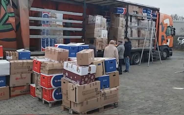 Diaspora Kürtleri depremzedeler için tonlarca yardım malzemesi ve 100 bin euro topladı