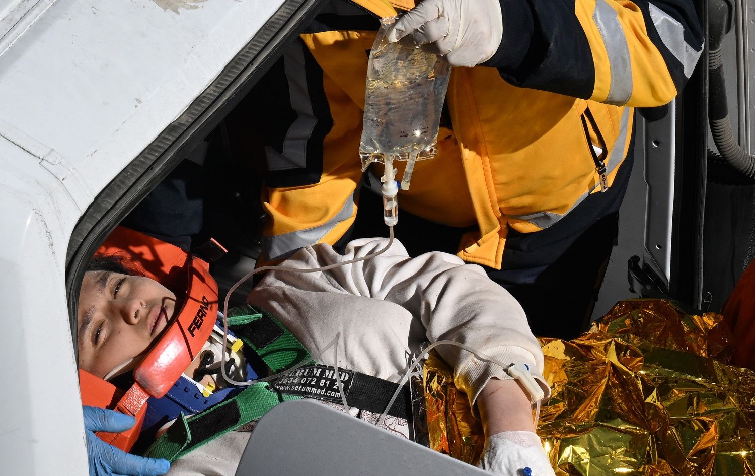 248 saetan piştî erdhejê jinek hat rizgarkirin