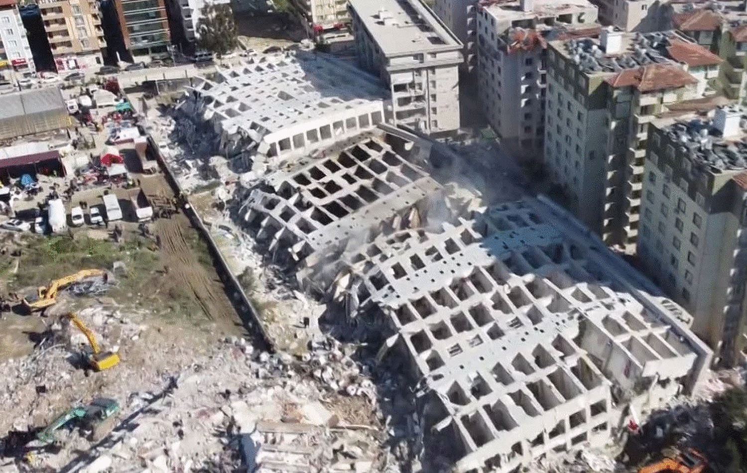 ,Depremden 132 gün sonra... Rönesans Rezidans'taki kayıp 53 kişinin yakınları isyan etti: Sesimizi duyuramıyoruz