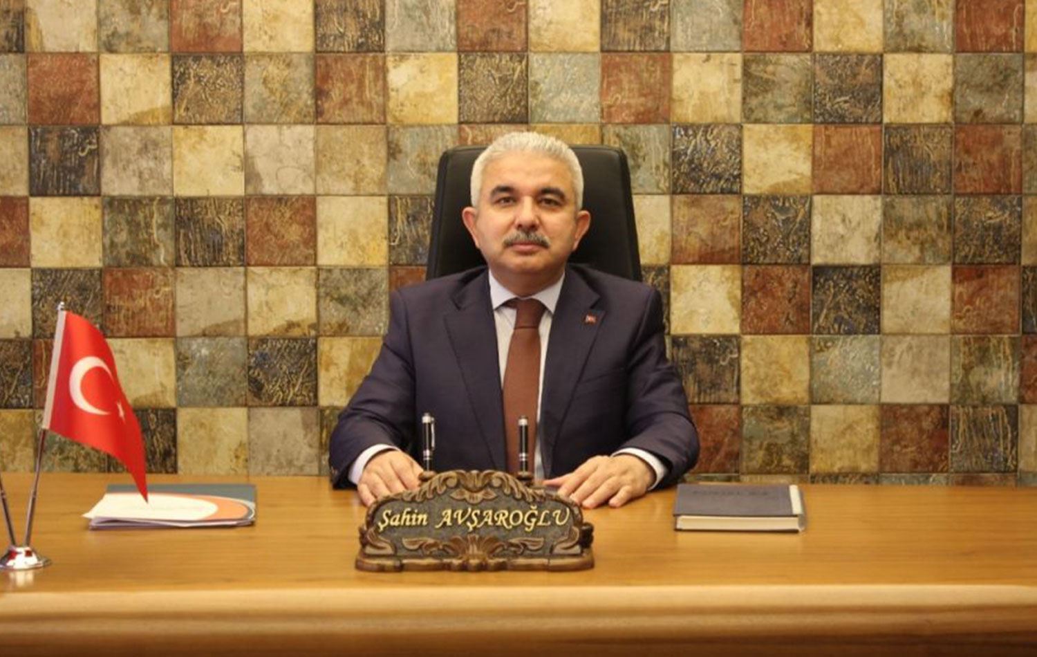 AK Parti ilçe başkanı müteahhit görevden alındı