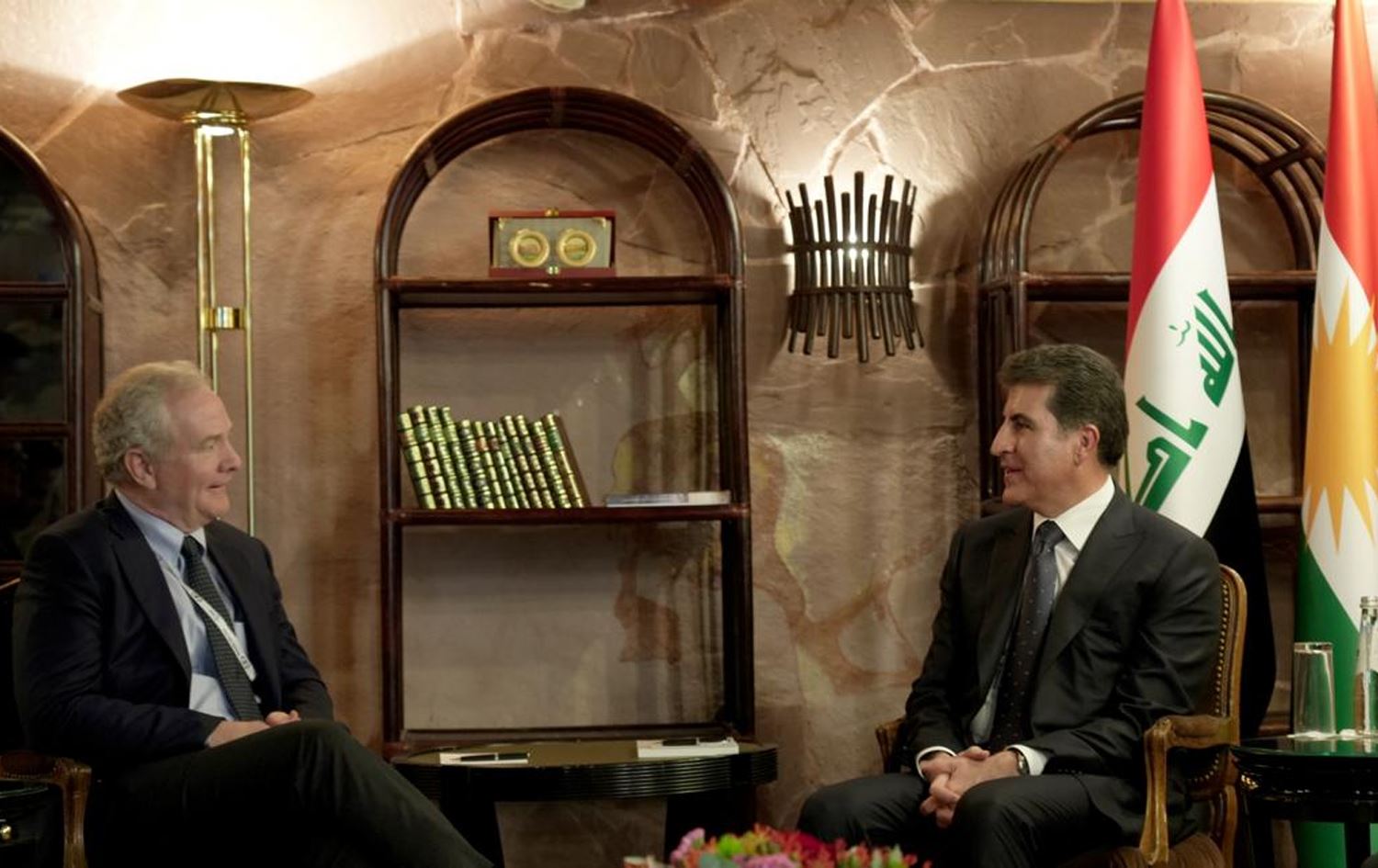 نێچیرڤان بارزانی لەگەڵ سیناتۆر ڤان هۆڵن و شاندێکی کۆنگرێسی ئەمریکا کۆدەبێتەوە