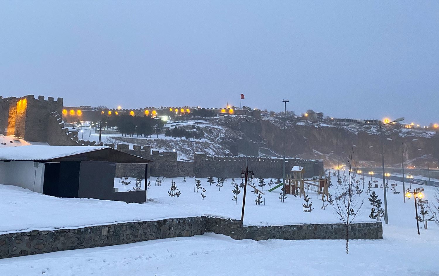 Li Erzîngan û Erdexanê rêya 66 gundan hatin girtin