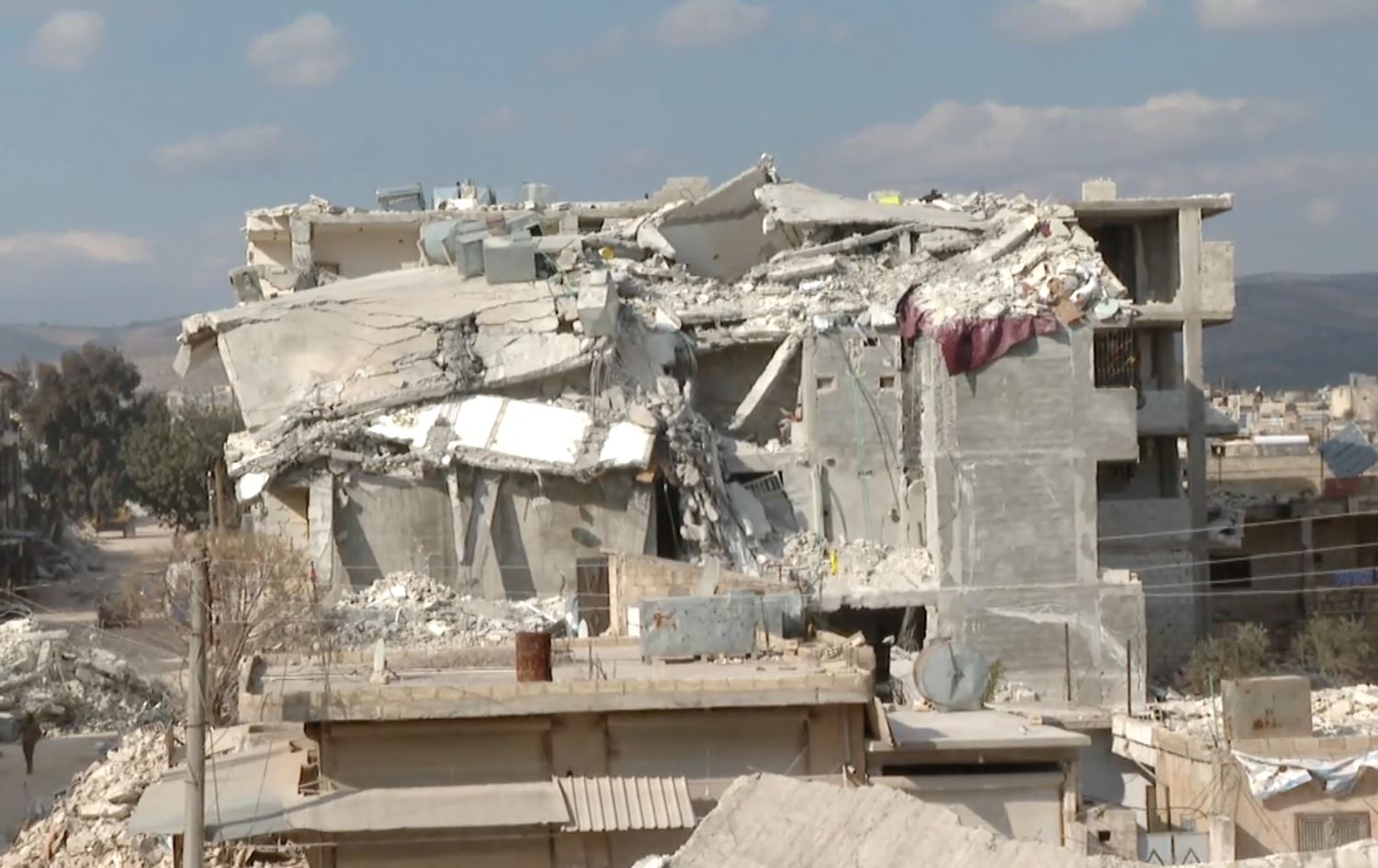 With houses in ruins, Afrin families live out in the open