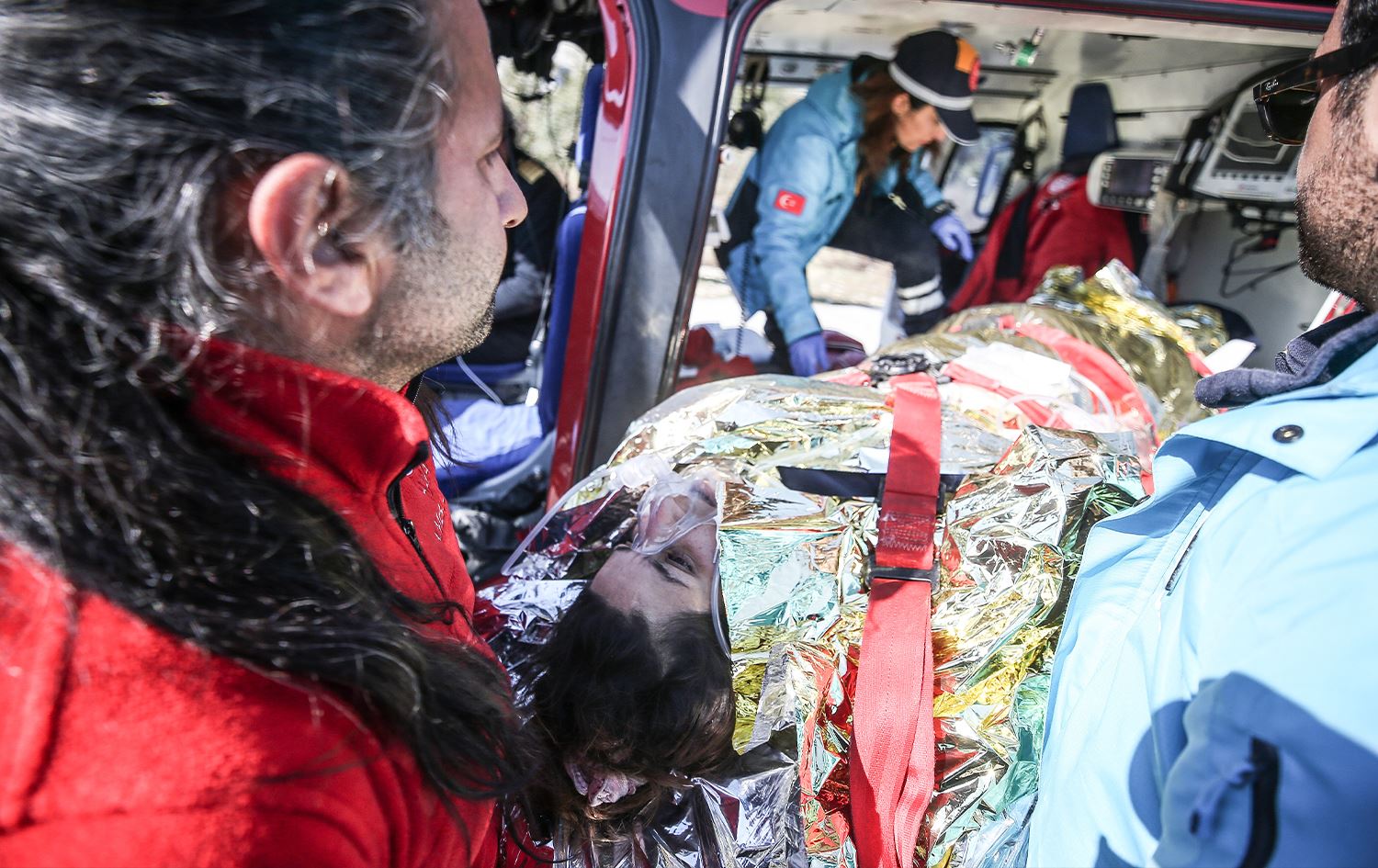 Li Hatayê 3 kes 296 demjimêran piştî erdhejê bi saxî hatin derxistin