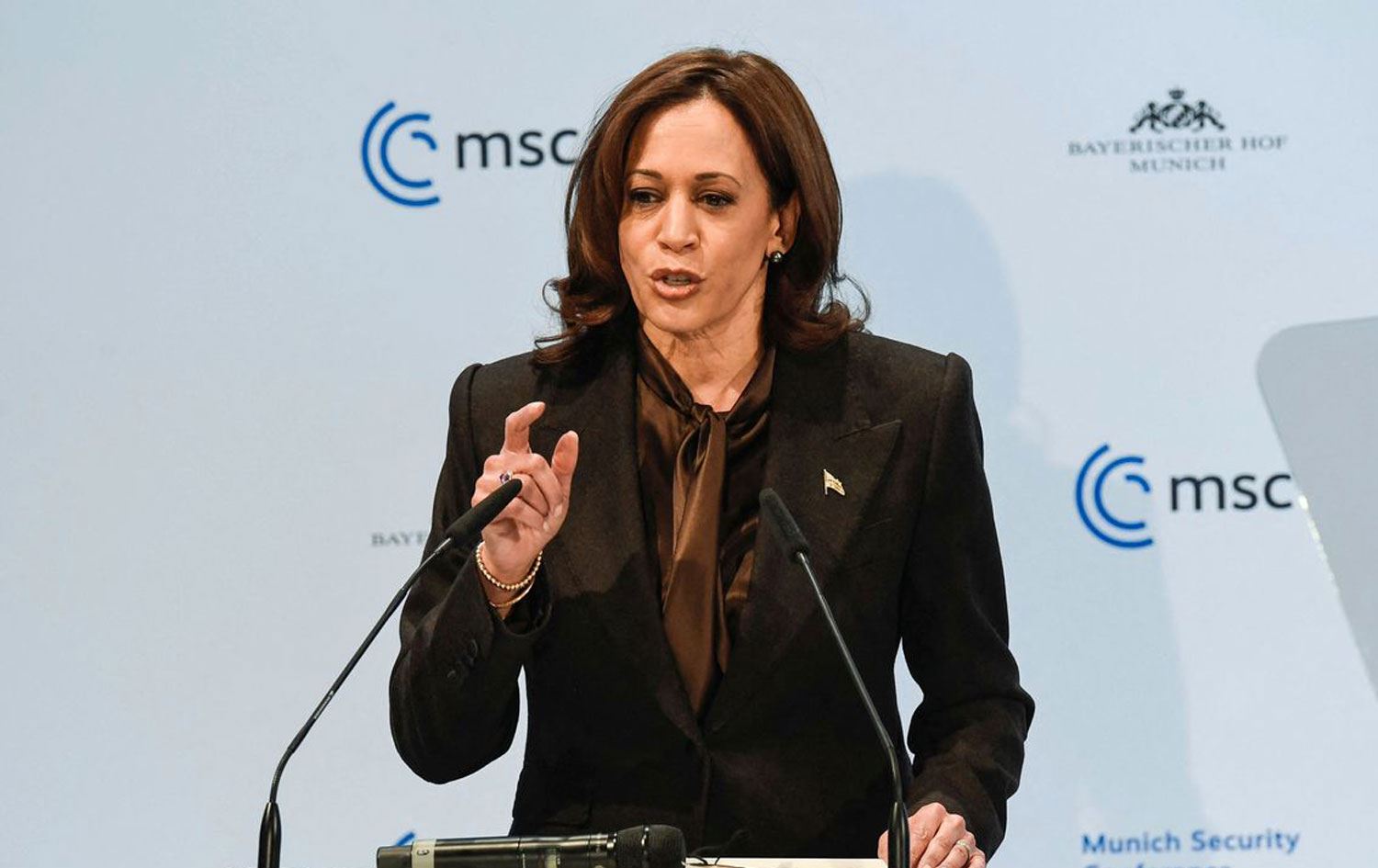 ABD Başkan Yardımcısı Harris Rusya'yı Ukrayna'da ‘insanlık suçu’ işlemekle suçladı