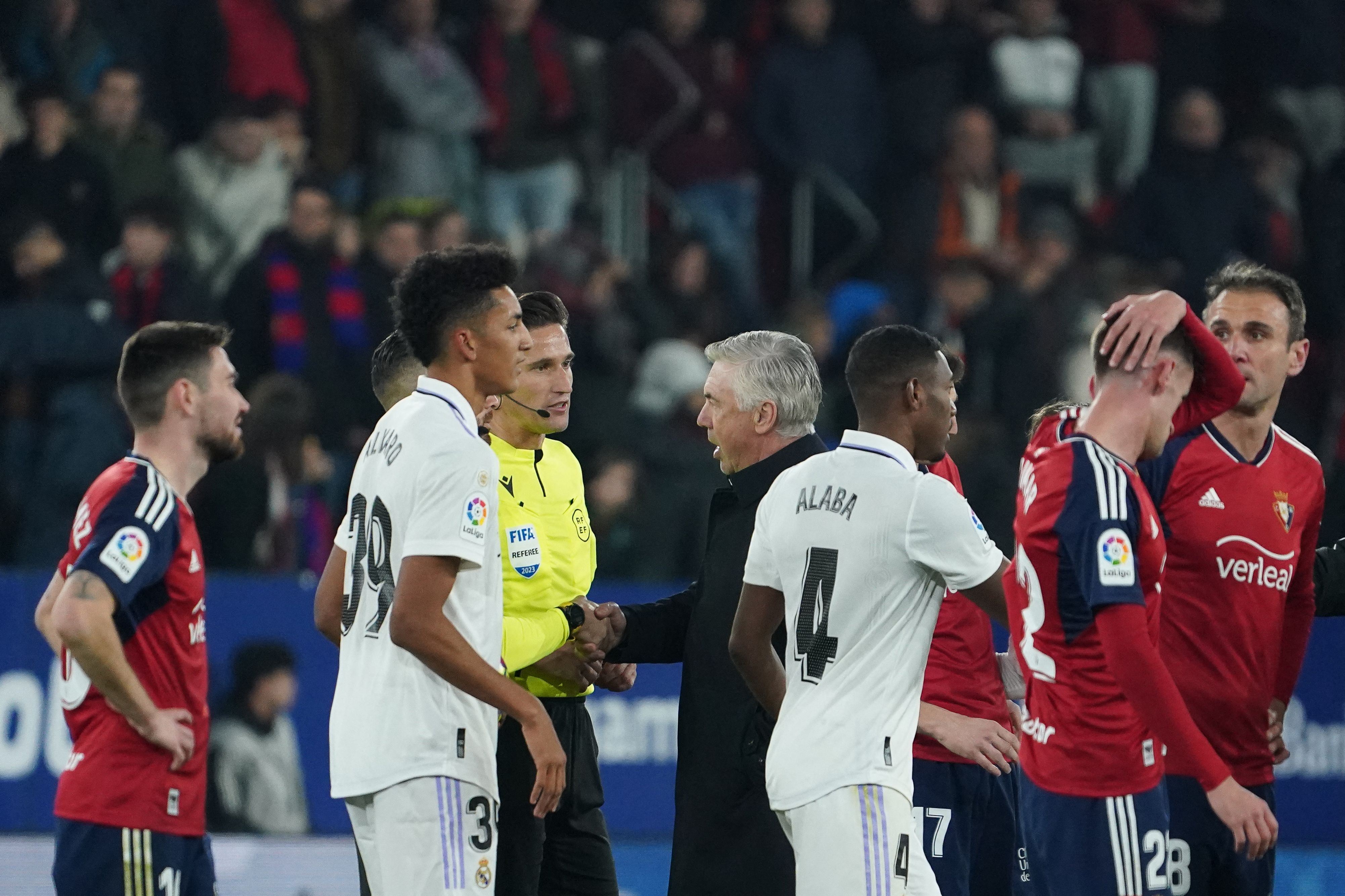 ئەنچێلۆتی ستایشی ڤینیسیۆس دەکات و رەخنە لە هاندەرانی ئۆساسۆنا دەگرێت