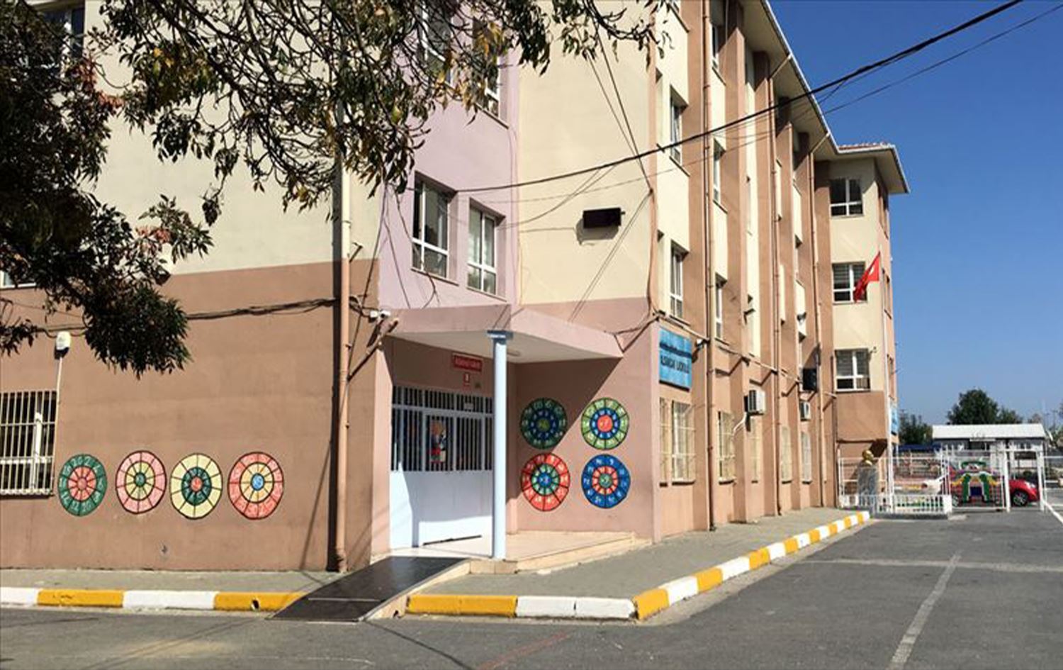 Tirsa erdhejê: Li Stenbolê 93 dibistan têne valakirin