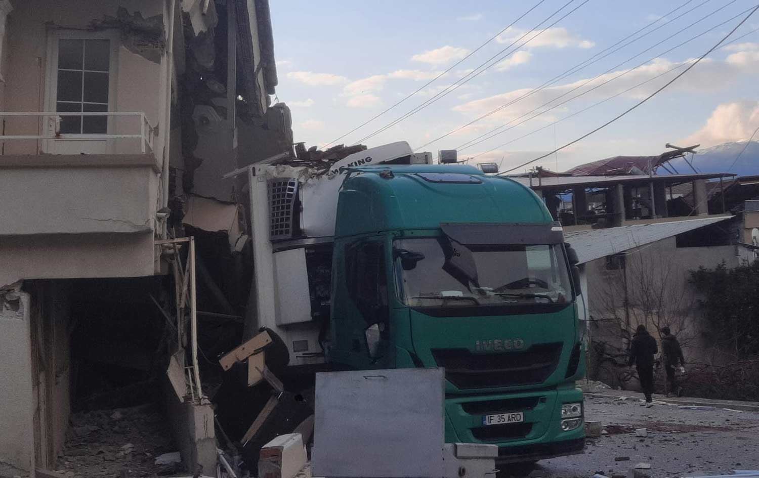 بەهۆی بوومەلەرزەکەی هاتای لە مێرسین پشووی خوێندن راگەیێندرا