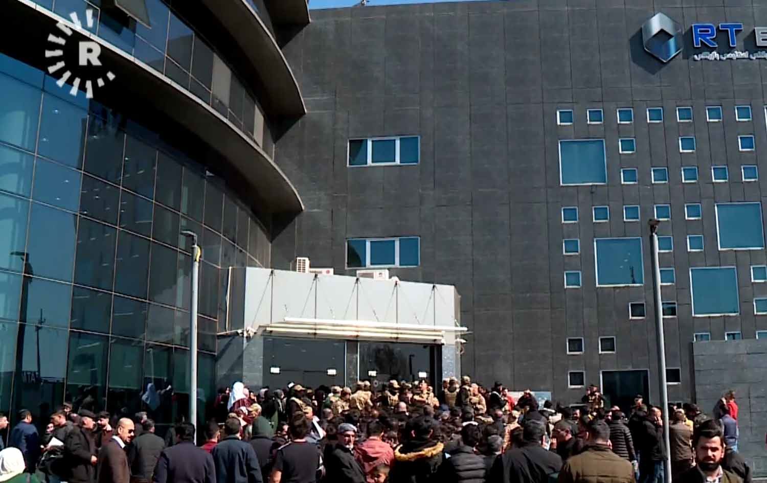 هۆکاری راگرتنی پێدانی دۆلار بە گەشتیاران لە لقی هەولێری RT بانک