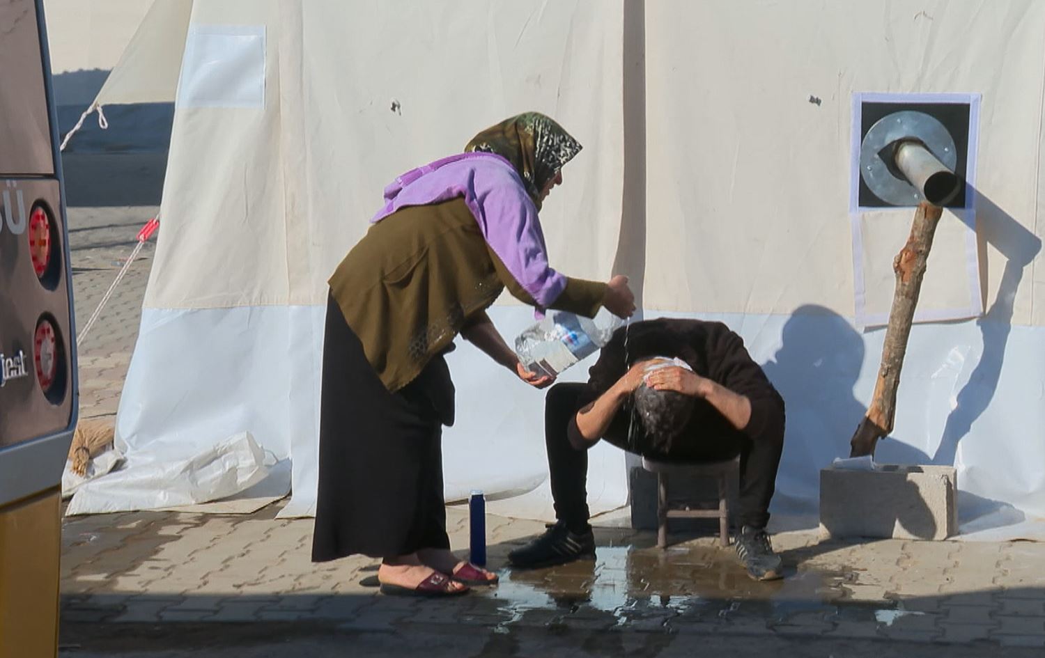 Locals of quake-stricken Gaziantep decry lack of hygiene facilities
