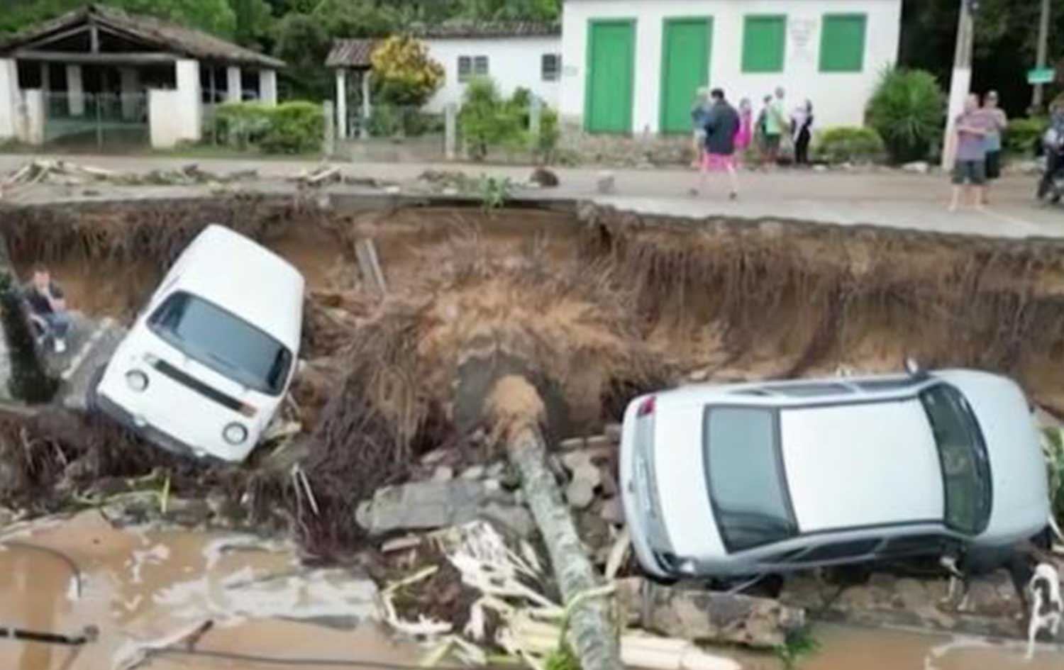 Brezilya'da sel ve toprak kaymalarında ölenlerin sayısı 46'ya çıktı