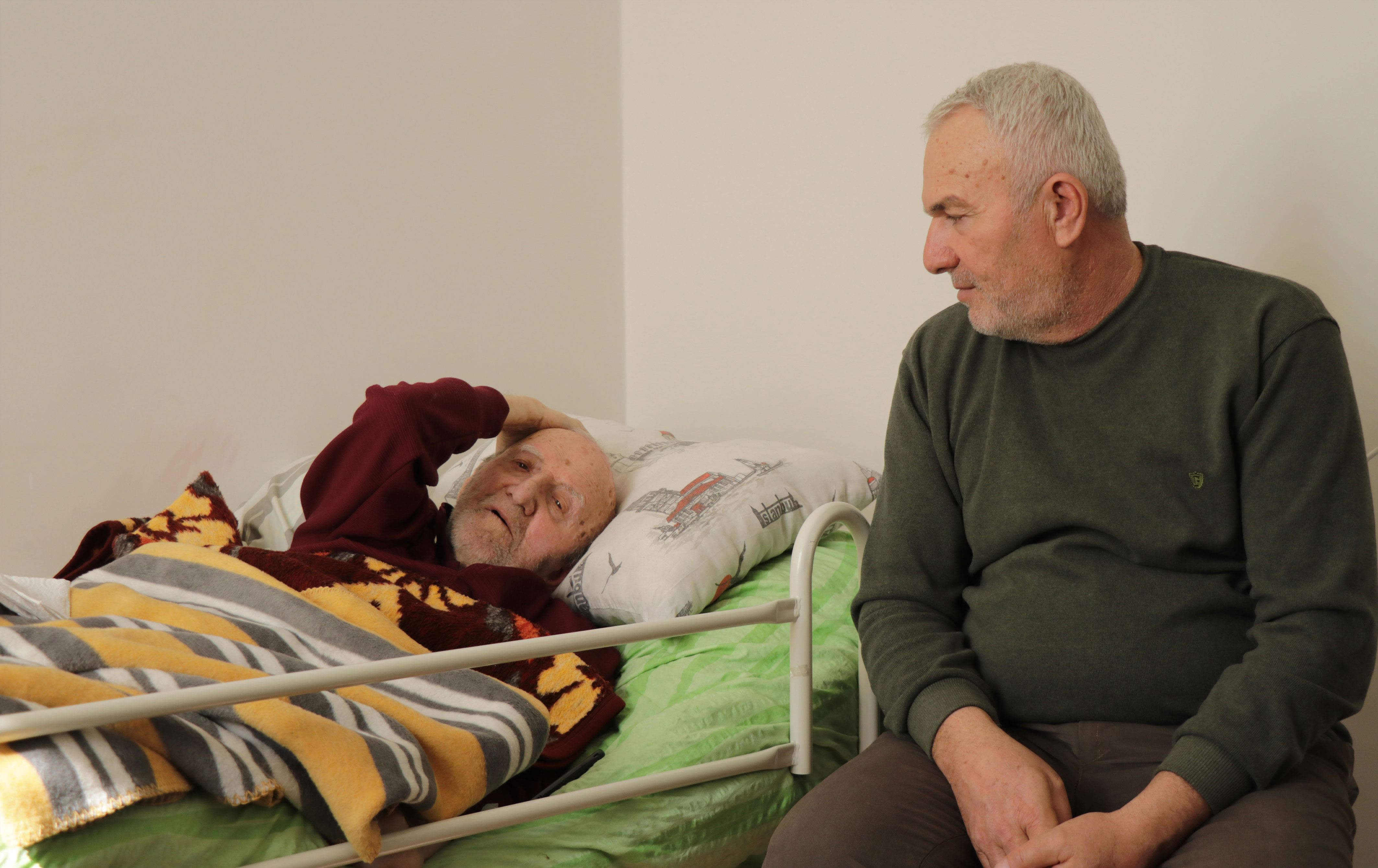 MARAŞ DEPREMİ - Felçli babası ile birlikte 25 kişiyi enkazdan kurtardı