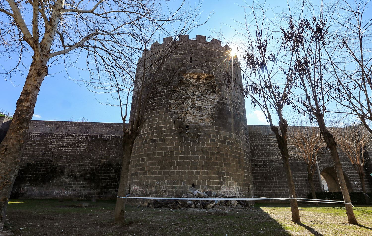 Diyarbakır Surları da depremde zarar gördü