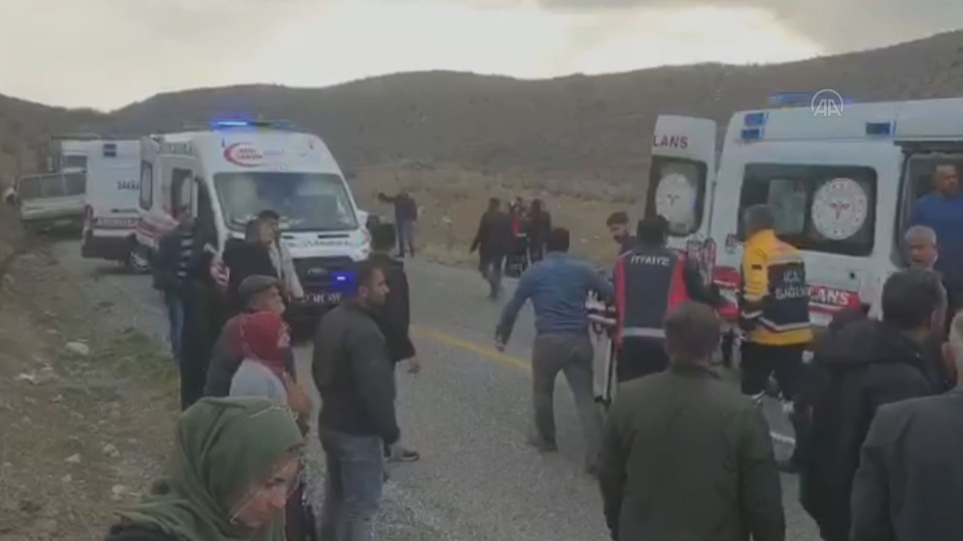 لە رووداوێکی هاتووچۆدا لە مێردین 14 کەس برینداربوون