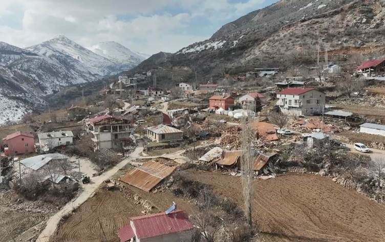 Adıyaman’ın köylerinde de büyük yıkım var, köylüler yardım bekliyor