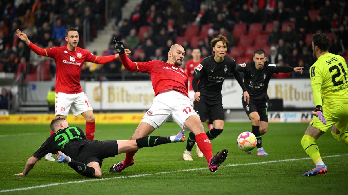 ڤیدیۆ؛ بۆرووسیا مونشنگلادباخ بە ئەنجامێکی قورس دۆڕا