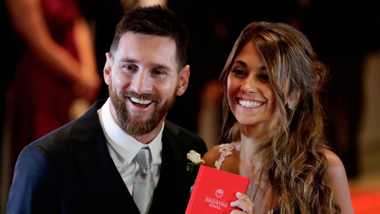 ئانتۆنێلا داهاتووی مێسی یەکلایی دەکاتەوە