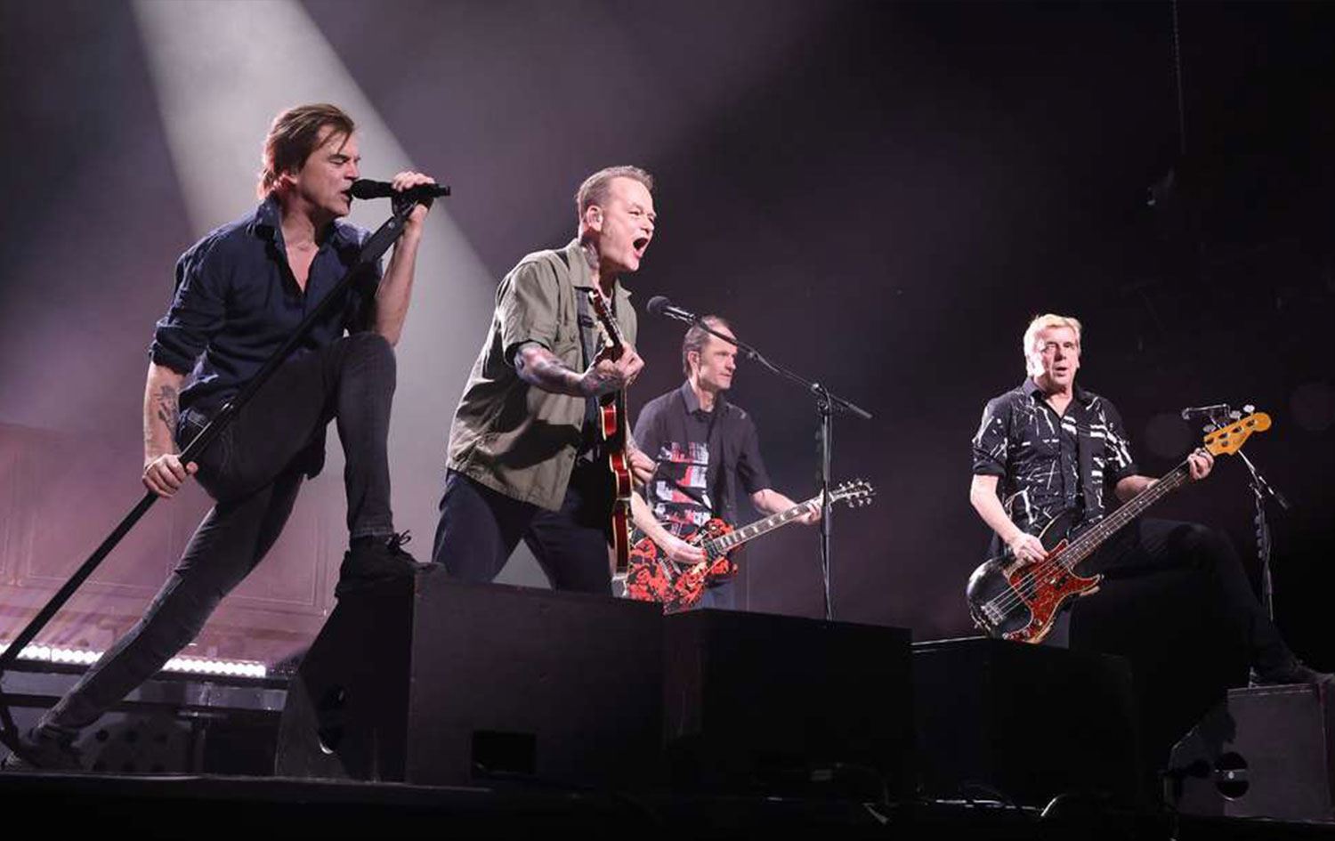 Alman rock grubunun konserinde 1 milyon avro yardım toplandı