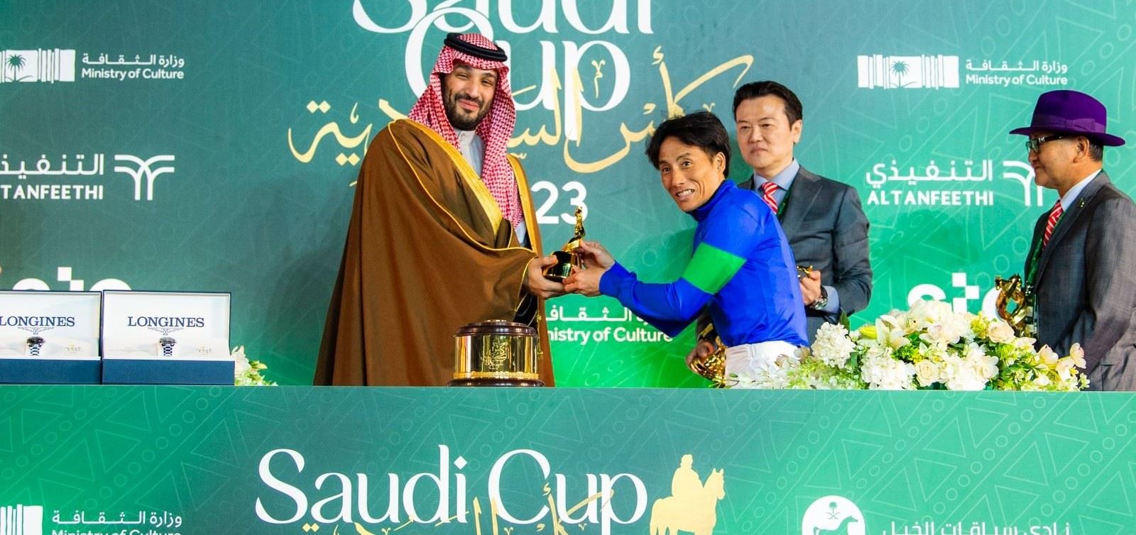 جامی سعودیە بۆ ئەسپسواری.. محەممەد بن سەلمان سەرپەرشتی گرانترین پاڵەوانێتی کرد