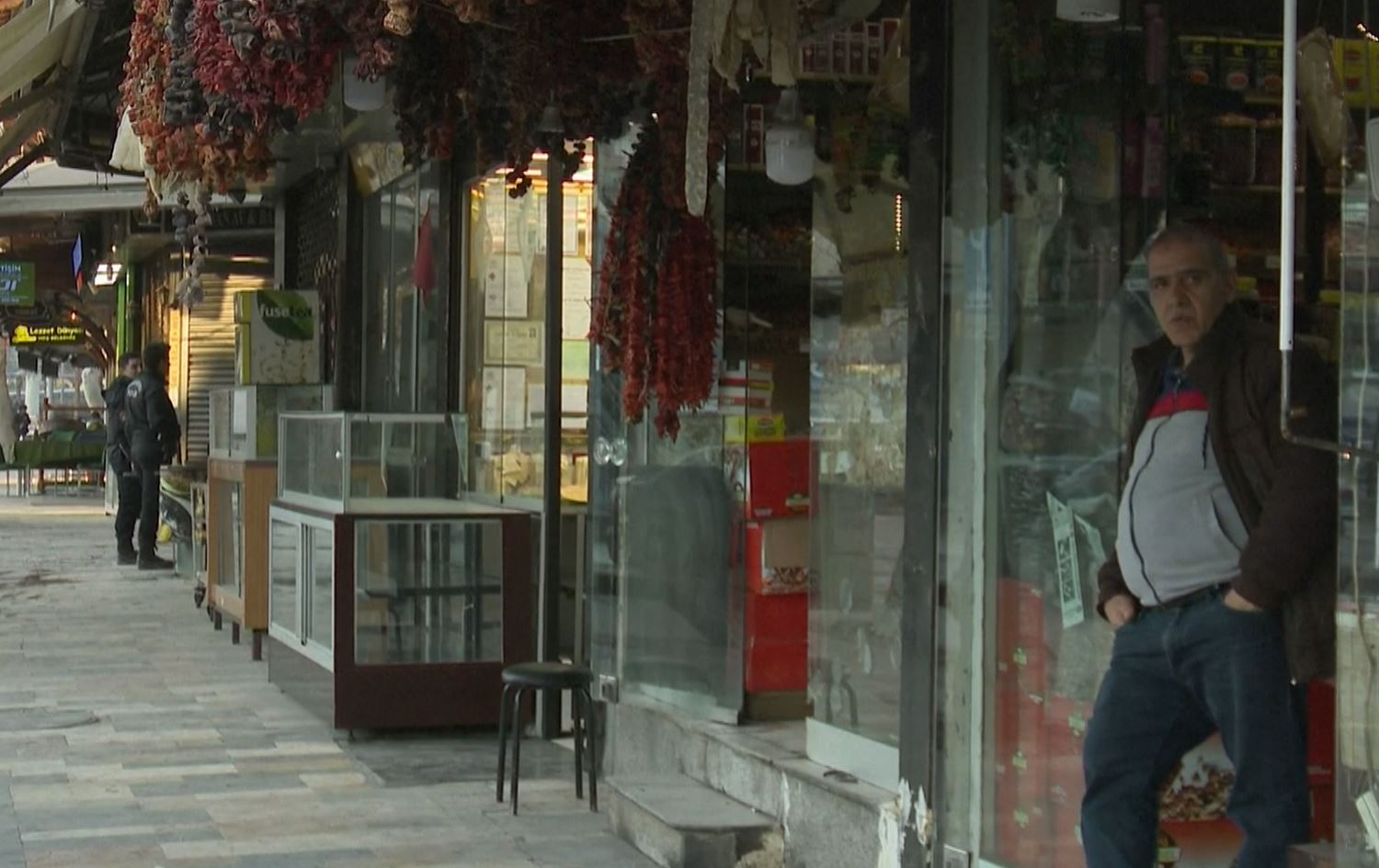 Li Mereşê kêm be jî welatî dikanên xwe vedikin